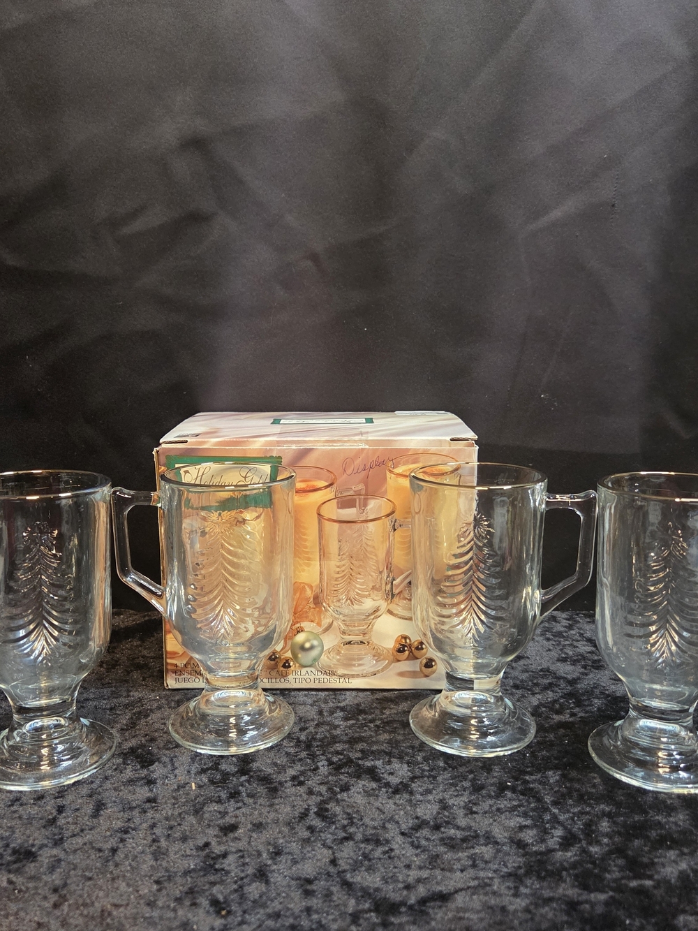 Holiday Gold Indiana Glass 4 PC 8 Oz Holiday Mug Set Trimmed with 16kt Gold
